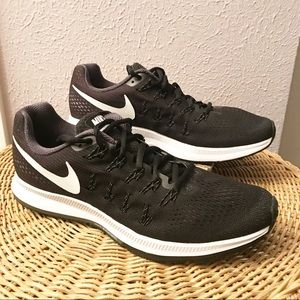 Nike Air Zoom Pegasus 33 Classic Running Shoe